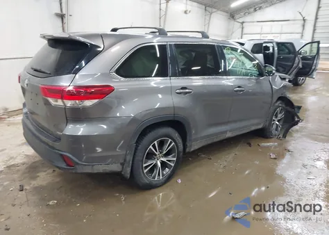 2017 Toyota Highlander Le z USA, uszkodzony, nr VIN 5TDBZRFH1HS430502